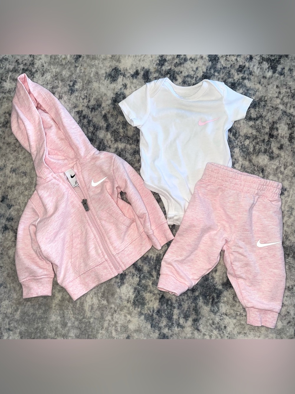Nike 3-piece sweatsuit outfit size newborn